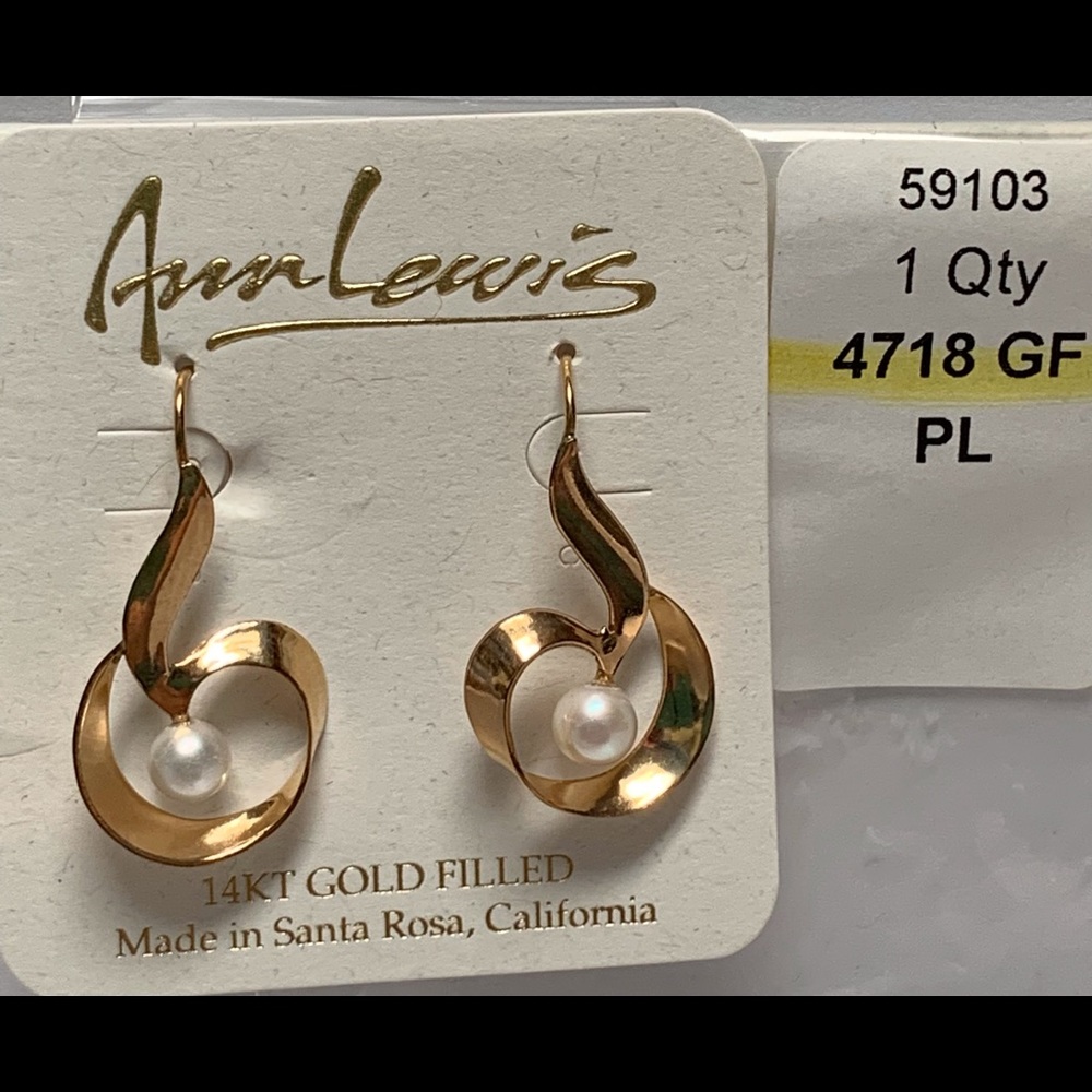 New 1 1/8” gold filled pierced earrings Pearl 4718GF
